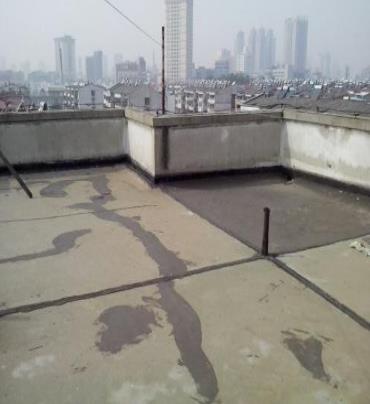 覃塘漏水维修 楼顶漏水是什么原因，楼顶漏水维修方法是什么?