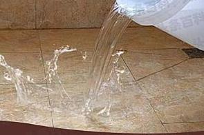 覃塘漏水维修 免砸砖防水材料该如何施工